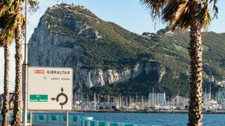 Interior solo dejará cruzar a España desde Gibraltar a españoles