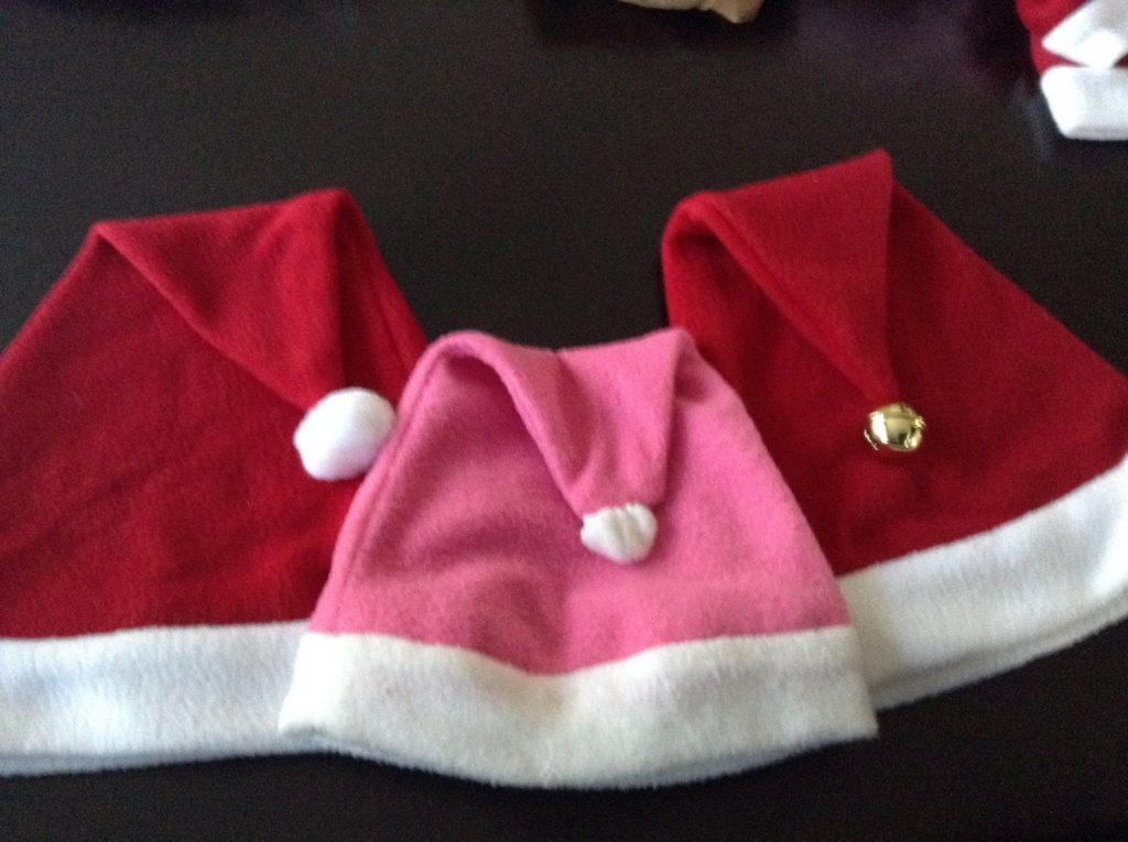 Cómo hacer un gorro de Navidad personalizado 1 El gorro de Navidad con fieltro