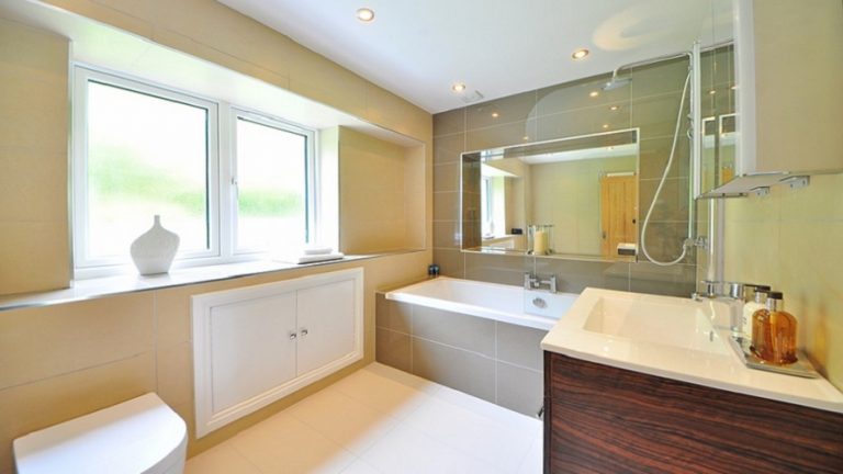 ¿Es buen plan aprovechar la época de final de año para hacer cambios en el baño?