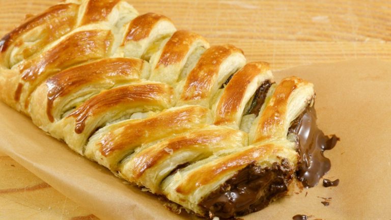 Cómo hacer un hojaldre relleno de chocolate