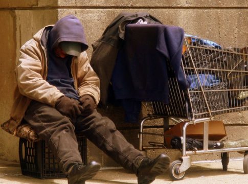 hombre sin hogar sinhogar