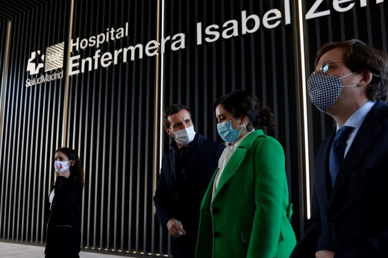 Ayuso inaugura el Isabel Zendal, 