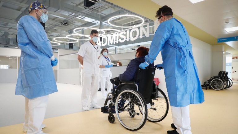 El Hospital Isabel Zendal recibe a la primera paciente