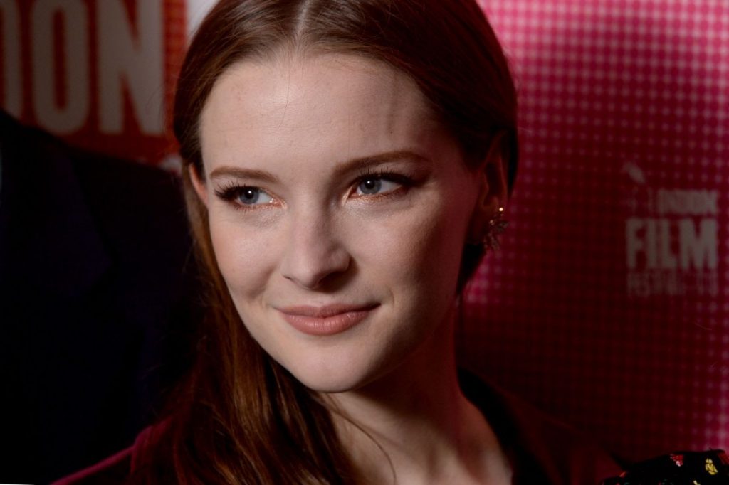 Morfydd Clark en El Señor de los Anillos