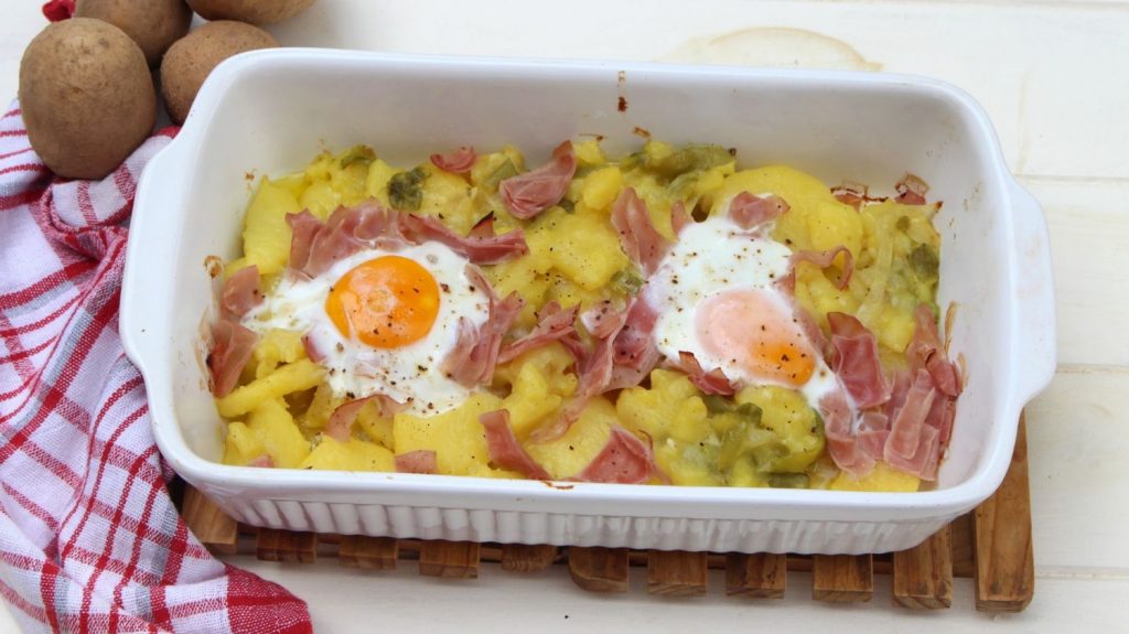 Patatas a lo pobre con jamón york y huevos en la Thermomix