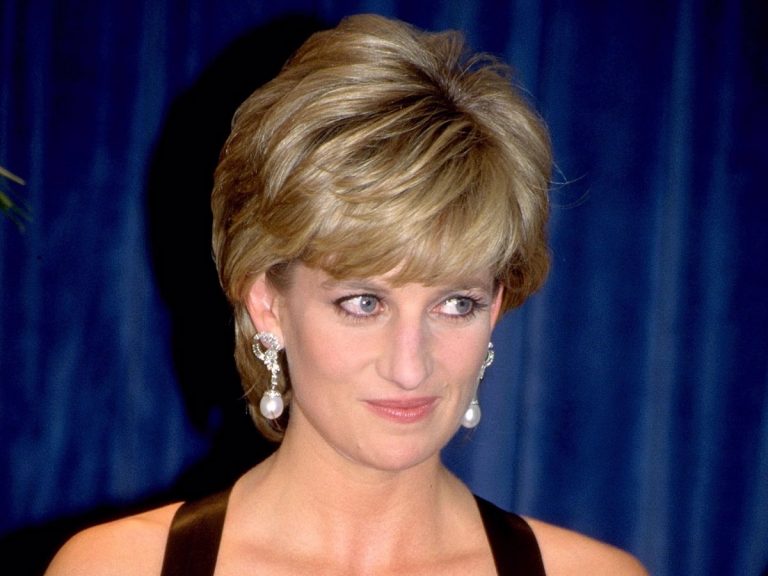 Lady Di y el vestido con el que dio un golpe en la mesa contra el Príncipe Carlos