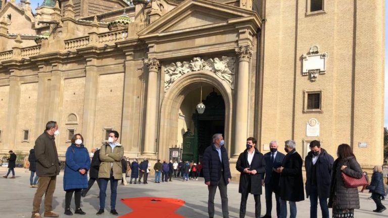 El PP despliega un lazo contra la 'Ley Celaá'