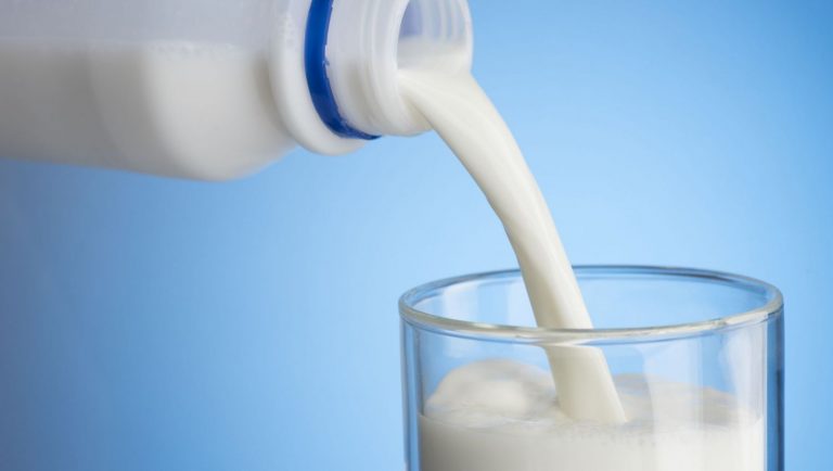Leche semidesnatada: estas son las mejores del ‘súper’ según la OCU