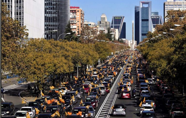 La concertada y privada vuelve a manifestare en coche para pedir paralizar la 'Ley Celáa'
