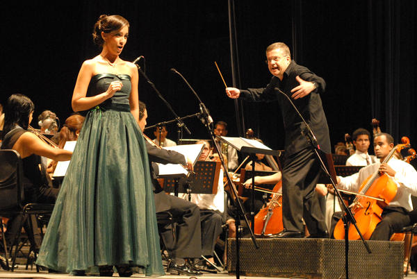 ¿Cuáles son las características de una lírica?