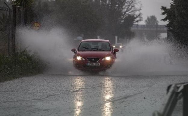 Cómo actuar ante una lluvia torrencial 3 Medidas de protección ante una lluvia torrencial en la calle