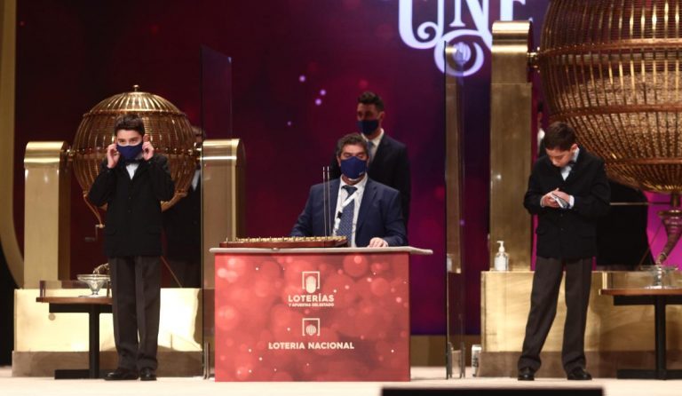 Trabajadores del Teatro Real echan de menos al público en el Sorteo de Navidad