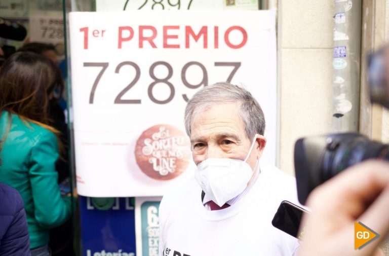 El mismo lotero que ha repartido 180 millones de euros del Gordo en Granada fue quien lo vendió en 1997