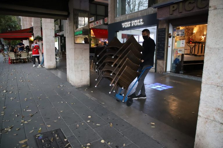 La restauración de Mallorca deberá cerrar a partir del martes a las 18.00