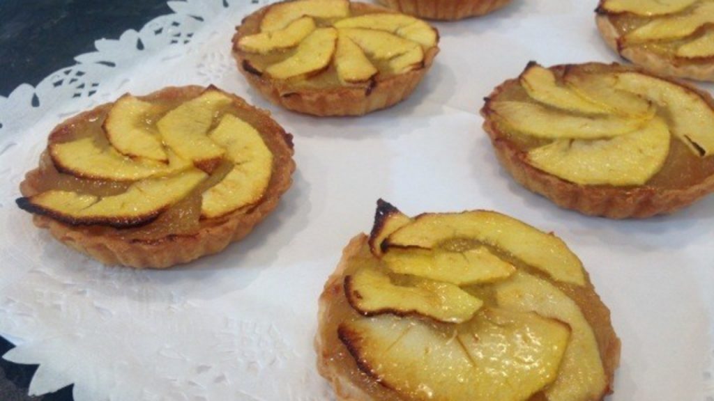 Canapé al estilo tartaletas con compota