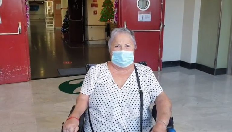 Mari Carmen, la primera persona en ser vacunada en Gran Canaria