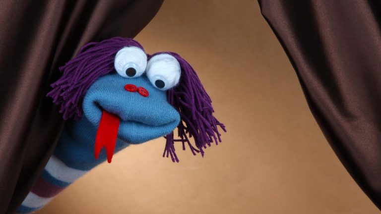 Cómo hacer unas marionetas con calcetines