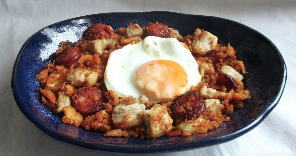Cómo hacer unas riquísimas migas manchegas para esta Navidad 11 Migas y huevo