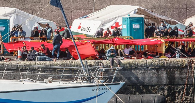 Barcelona acogerá a 50 migrantes procedentes de Canarias