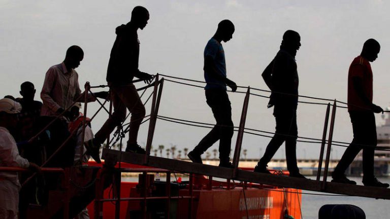 Más de 400 migrantes llegan a las costas españolas el último fin de semana del año