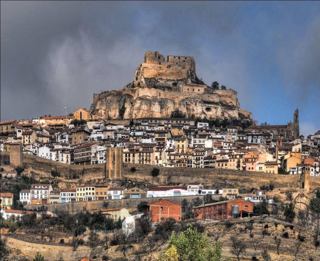 Pueblos de España con iglesias tan grandes como catedrales