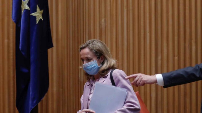 Calviño informará al Congreso de la absorción de Bankia por Caixabank