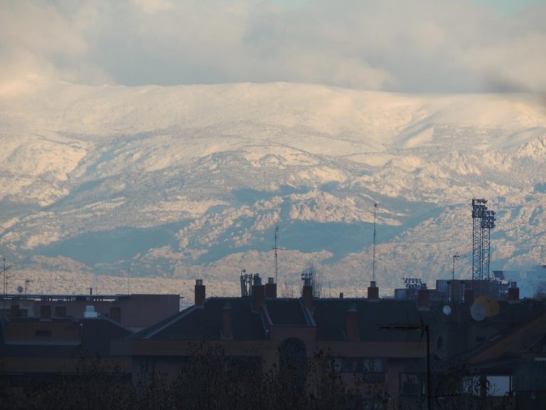 Protección Civil alerta por nevadas en la Sierra de Madrid