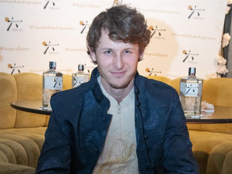 Nicolás Coronado sale en defensa de su tío Miguel Bosé