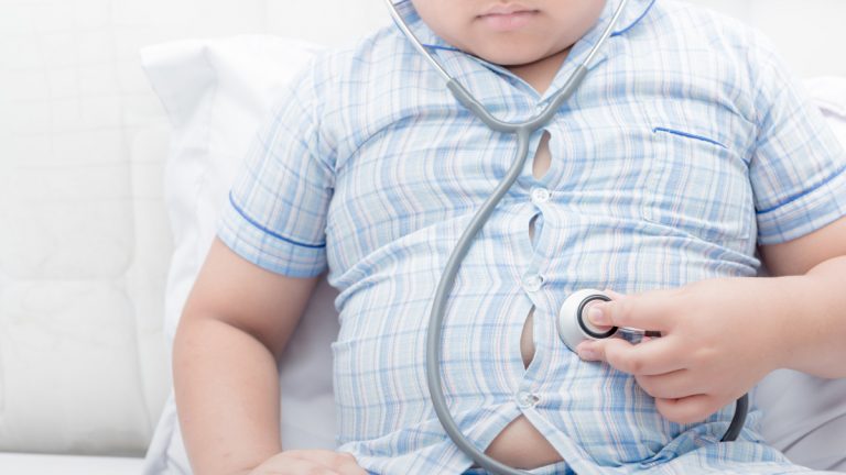 Los niños con obesidad pueden reducir su riesgo cardiovascular con cinco meses de ejercicio físico