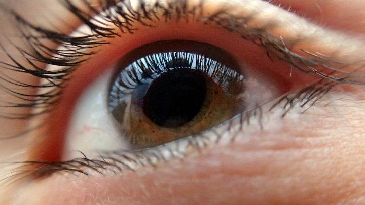 Cómo quitarte un cuerpo extraño del ojo