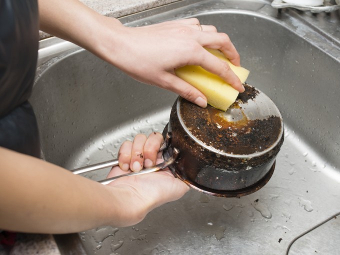 Cómo limpiar una olla llena de grasa 2 otros trucos para eliminar la grasa de las ollas