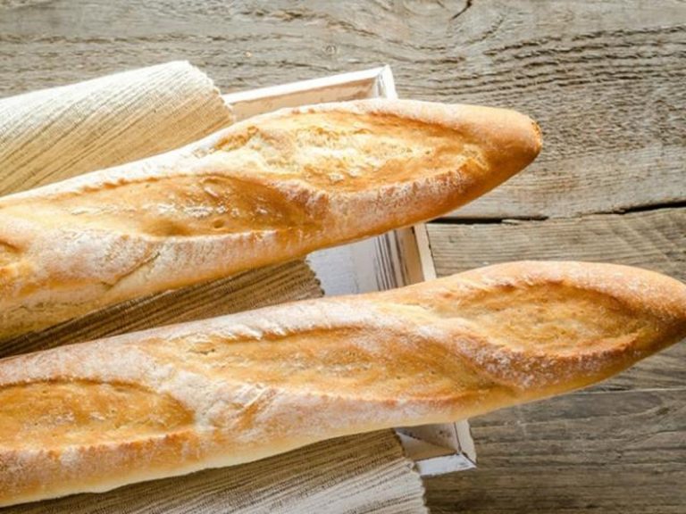 Trucos para que el pan no se ponga duro de la mañana a la noche