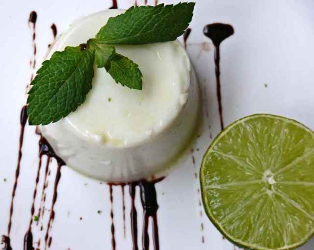 Un panna cotta suave y delicioso