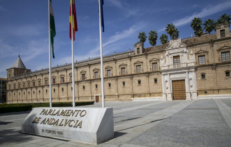 El Parlamento andaluz rechaza la subida de impuestos