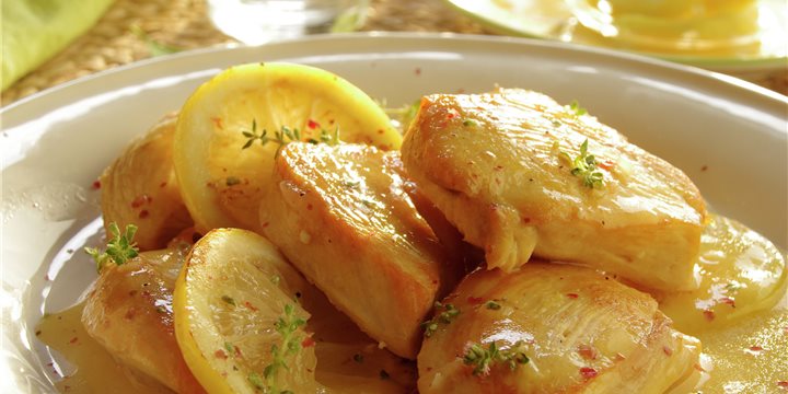Pollo con limón y vino blanco 