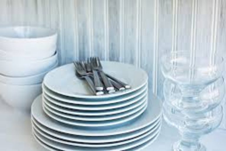 Cómo recuperar el brillo de los platos y la cubertería