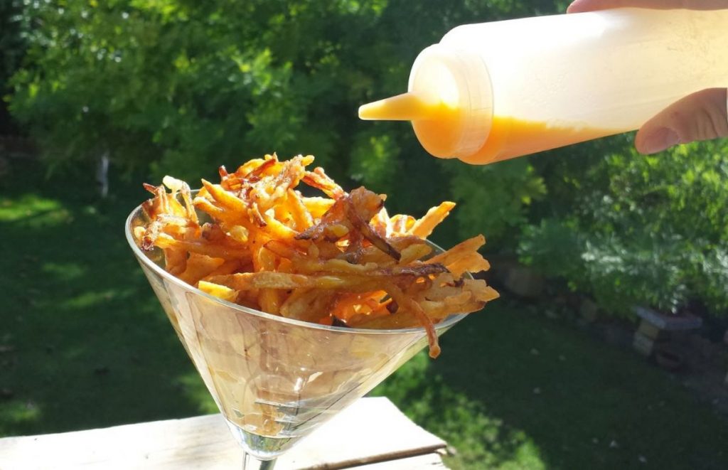 presentación de la tortilla de patatas en tempura