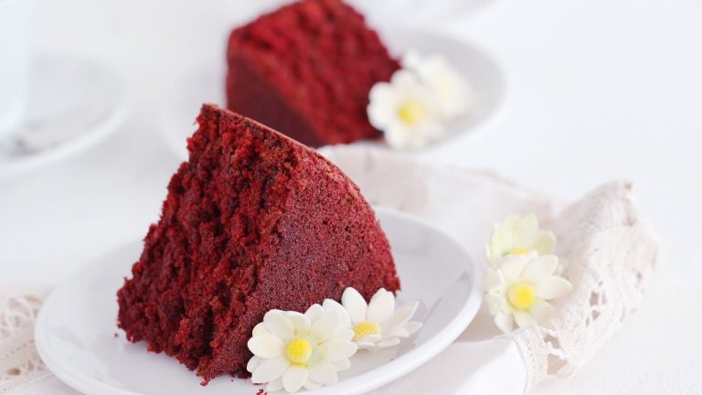 Cómo hacer un bizcocho rojo de Navidad