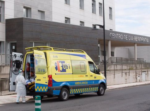 Cvirus.- Descienden a 604 las personas con Covid hospitalizadas en Galicia, de ellas 90 en UCI