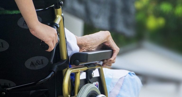 La Rioja flexibiliza las visitas en residencias de mayores por Navidad