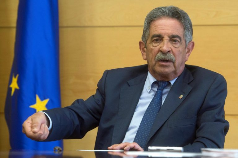 Miguel Ángel Revilla pide a la sociedad 