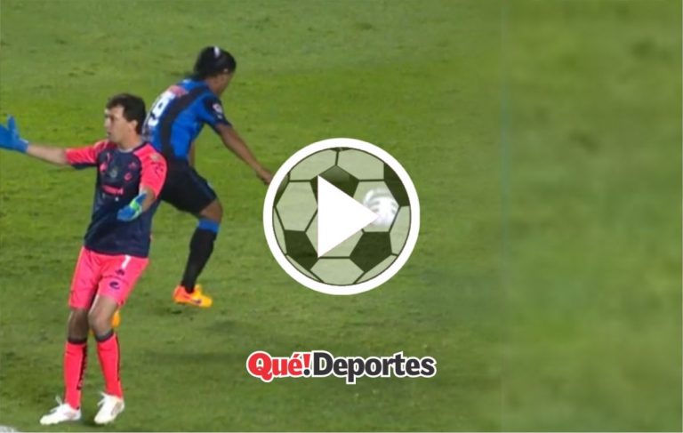 Ronaldinho haciendo de las suyas ¡Humillando a un portero!