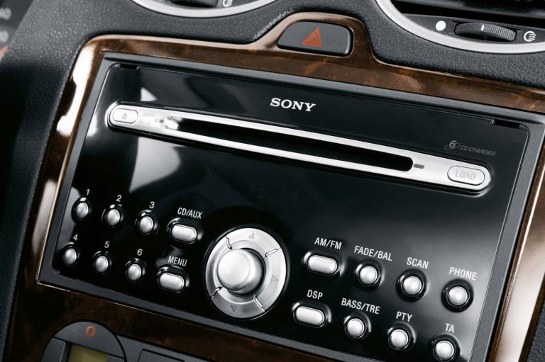 Ford se alía con Sony y regalará una PlayStation 5 a los compradores del Explorer híbrido enchufable