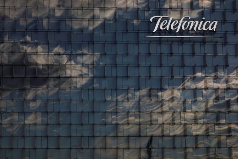 Telefónica ampliará capital en hasta 296 millones de acciones