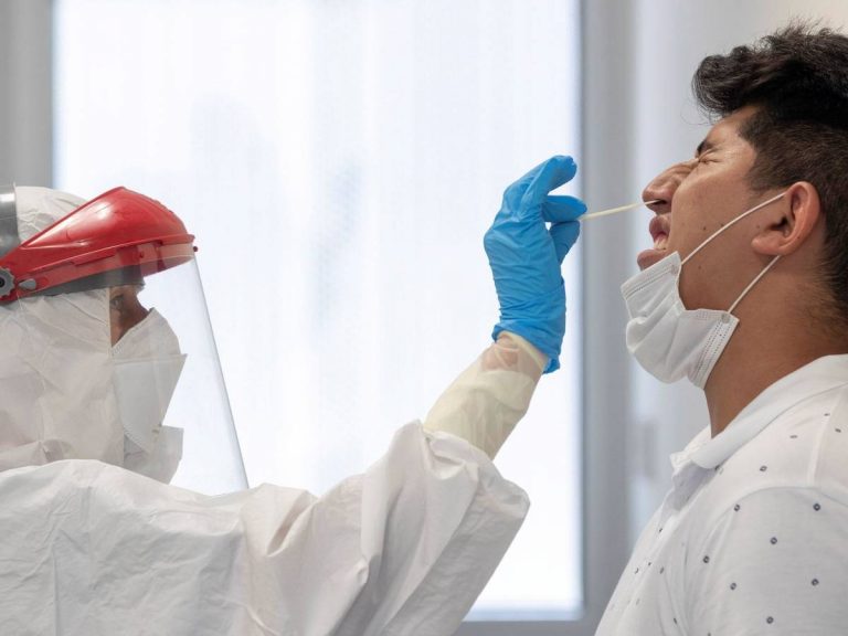 Parlamento canario solicita que las farmacias se coordinen con Sanidad para realizar test de Covid-19