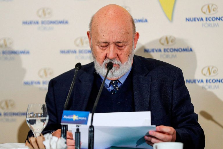 Tezanos afirma que aumenta la población dispuesta a vacunarse