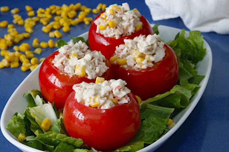 Tomates rellenos de atún y maíz