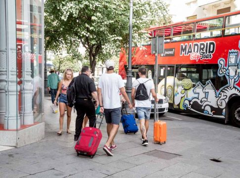 turista internacional hunde La llegada de turistas internacionales se hunde un 86,6% en octubre