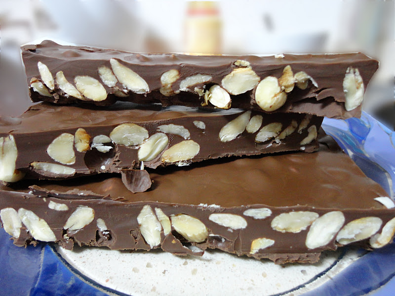 Turrón de chocolate y almendras 