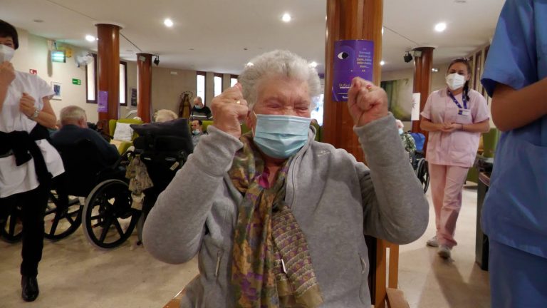 Tres mujeres de 91, 87 y 80 años de edad, primeras personas vacunadas de Euskadi